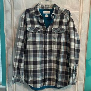 Columbia lined men’s medium long sleeve shirt.  Soft and very good condition.